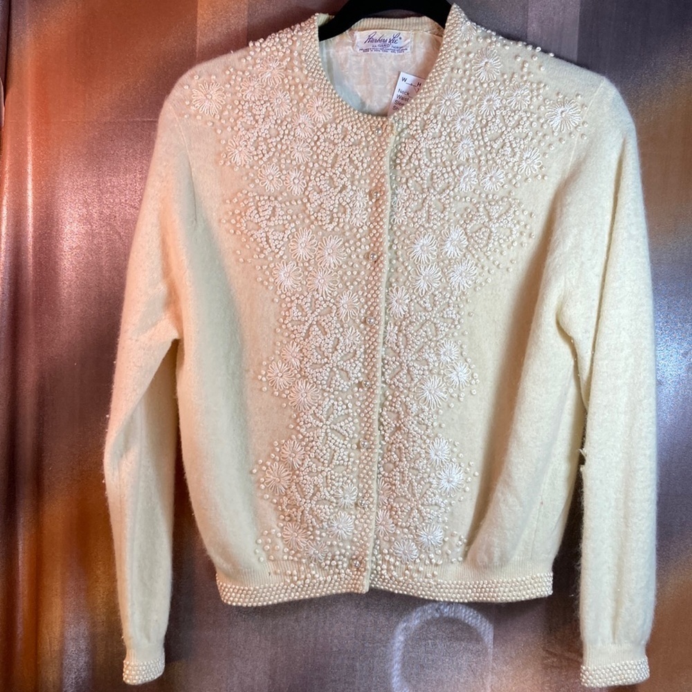 Vintage 50’s cream cardigan with pearls. Has holes. 38” chest.  32” waist.‎ B9